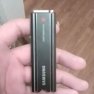 Samsung Solid State Drive - Black 2TB